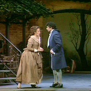 挂满了柔软幕帐钢琴谱钢琴正谱