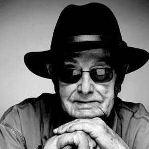 摩尔式的呢子钢琴谱