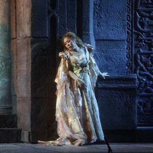 她坐在杨柳树下钢琴谱