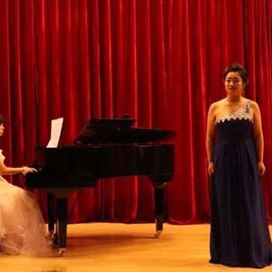 围绕着我崇拜的人儿钢琴谱