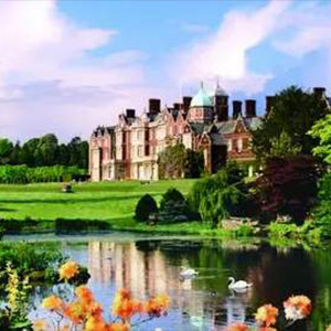 宫殿里传出钢琴谱