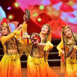 打起手鼓唱起歌钢琴谱