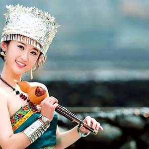 姑娘生来爱唱歌钢琴谱