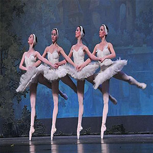 四小天鹅舞钢琴谱