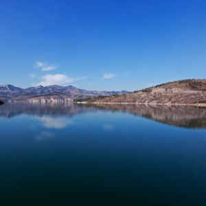 清蓝蓝的河钢琴谱