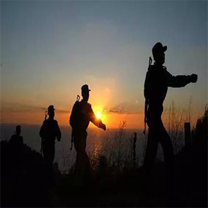 怀念战友钢琴谱