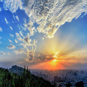 在那东山上钢琴谱