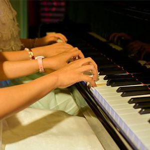 为一组现代四手联弹做的序曲钢琴谱四手联弹