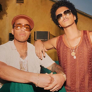 Skate-Bruno Mars   Anderson .Paak   Silk Sonic-B-и