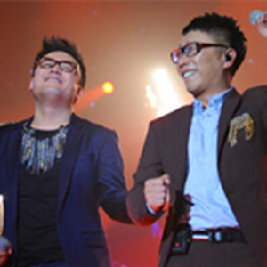 兄弟抱一下钢琴谱