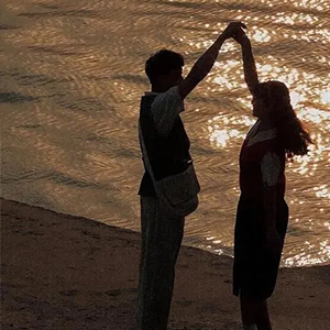 Kiss Me Slowly钢琴谱