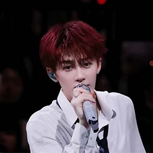 每到周末我要离开地球钢琴谱